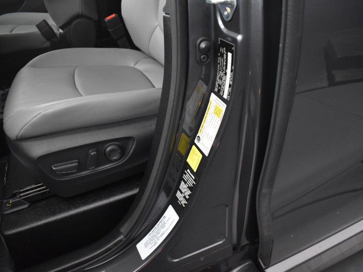 2025 TOYOTA SIENNA - Image 16