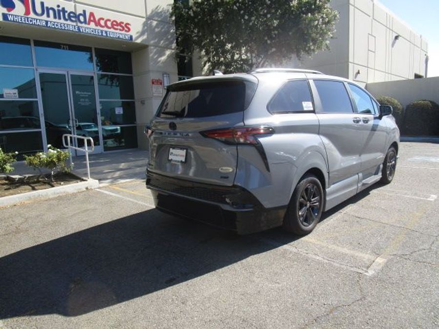 New 2025 Toyota Sienna Hybrid XSE Sport - VMI Side Entry Entry In Floor Automatic Ramp