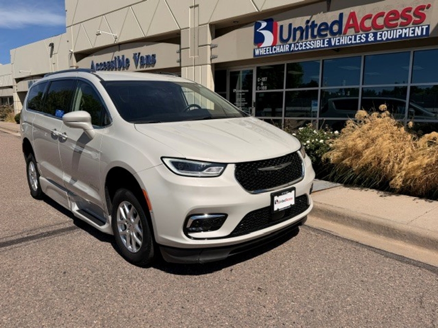 Used 2021 Chrysler Pacifica Touring L - BraunAbility Side Entry Entry In Floor Automatic Ramp