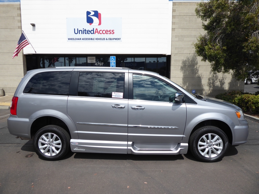 Used 2016 Chrysler Town and Country Limited Platinum - VMI Side Entry In Floor Automatic Ramp