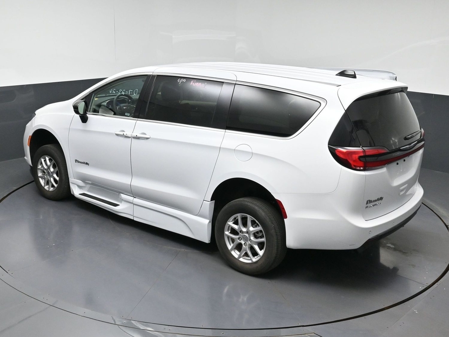Used 2024 Chrysler Pacifica Touring L - BraunAbility Side Entry In Floor Automatic Ramp
