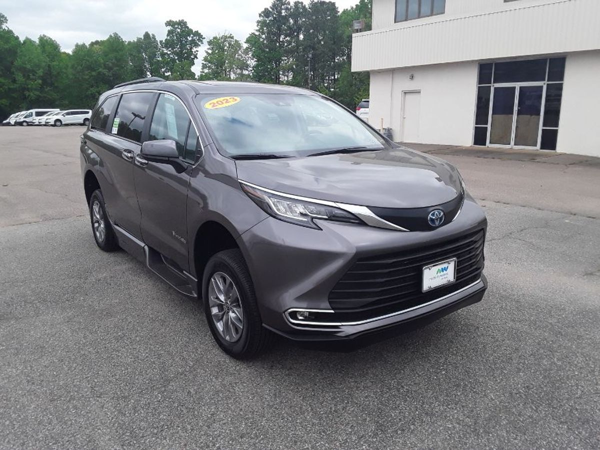 2023 TOYOTA SIENNA - Image 18