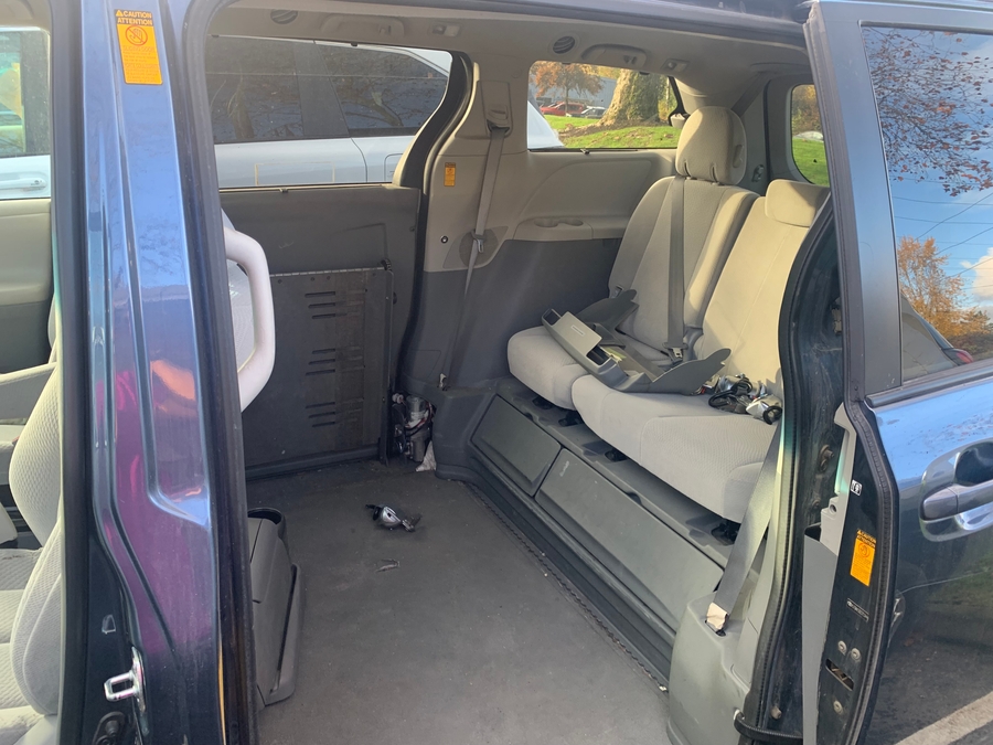 Used 2014 Toyota Sienna LE - BraunAbility Side Entry Entry Fold Out Automatic Ramp