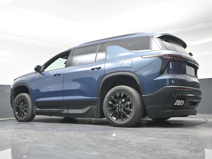 New 2026 Chevrolet Traverse 1LT Midnight - BraunAbility Side Entry Entry In Floor Automatic Ramp