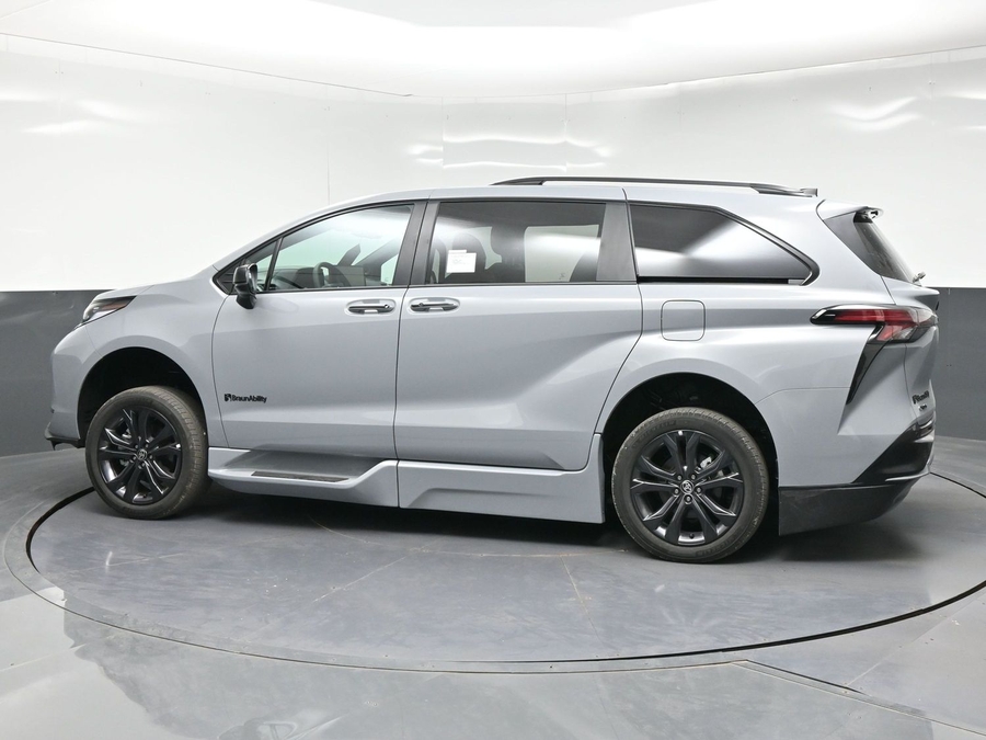 New 2026 Toyota Sienna Hybrid XSE Sport - BraunAbility Side Entry In Floor Automatic Ramp