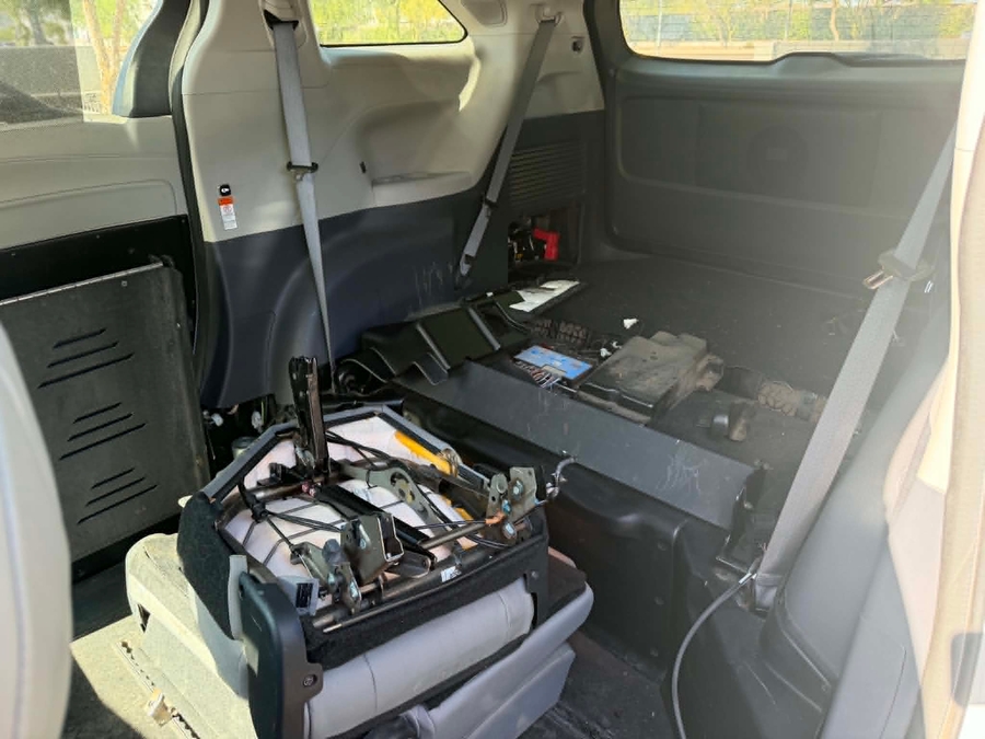 Used 2022 Toyota Sienna Hybrid XLE Plus - BraunAbility Side Entry Entry Fold Out Automatic Ramp