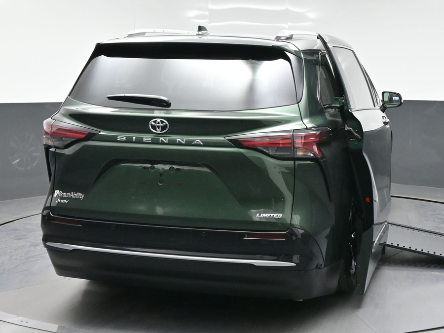 New 2026 Toyota Sienna Hybrid Limited - BraunAbility Side Entry In Floor Automatic Ramp