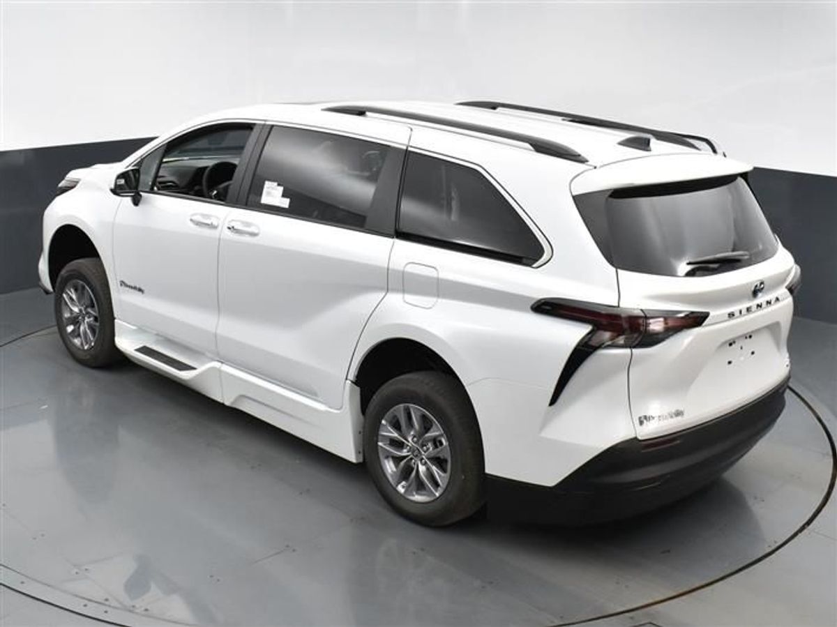 2023 TOYOTA SIENNA - Image 5