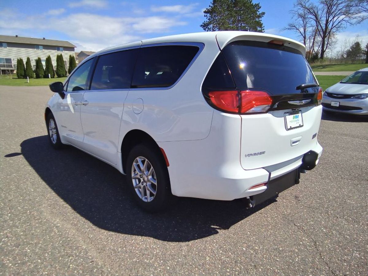 2024 CHRYSLER VOYAGER - Image 7