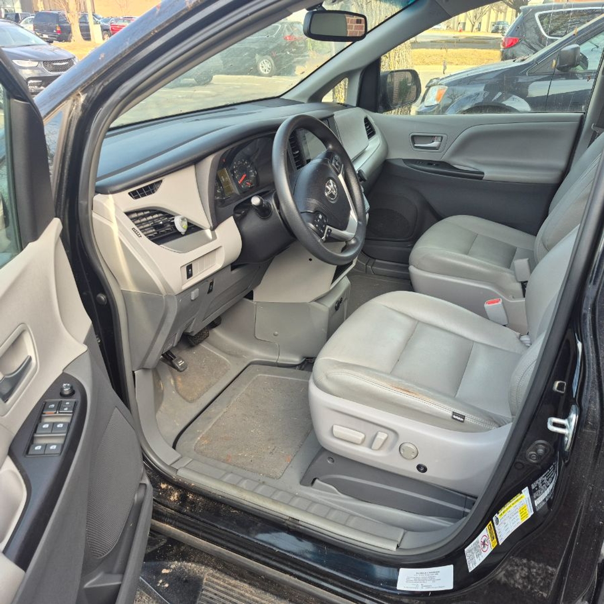 2015 TOYOTA SIENNA - Image 13