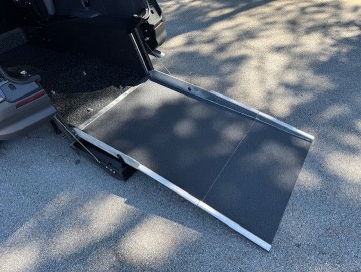 2024 TOYOTA SIENNA - Image 10