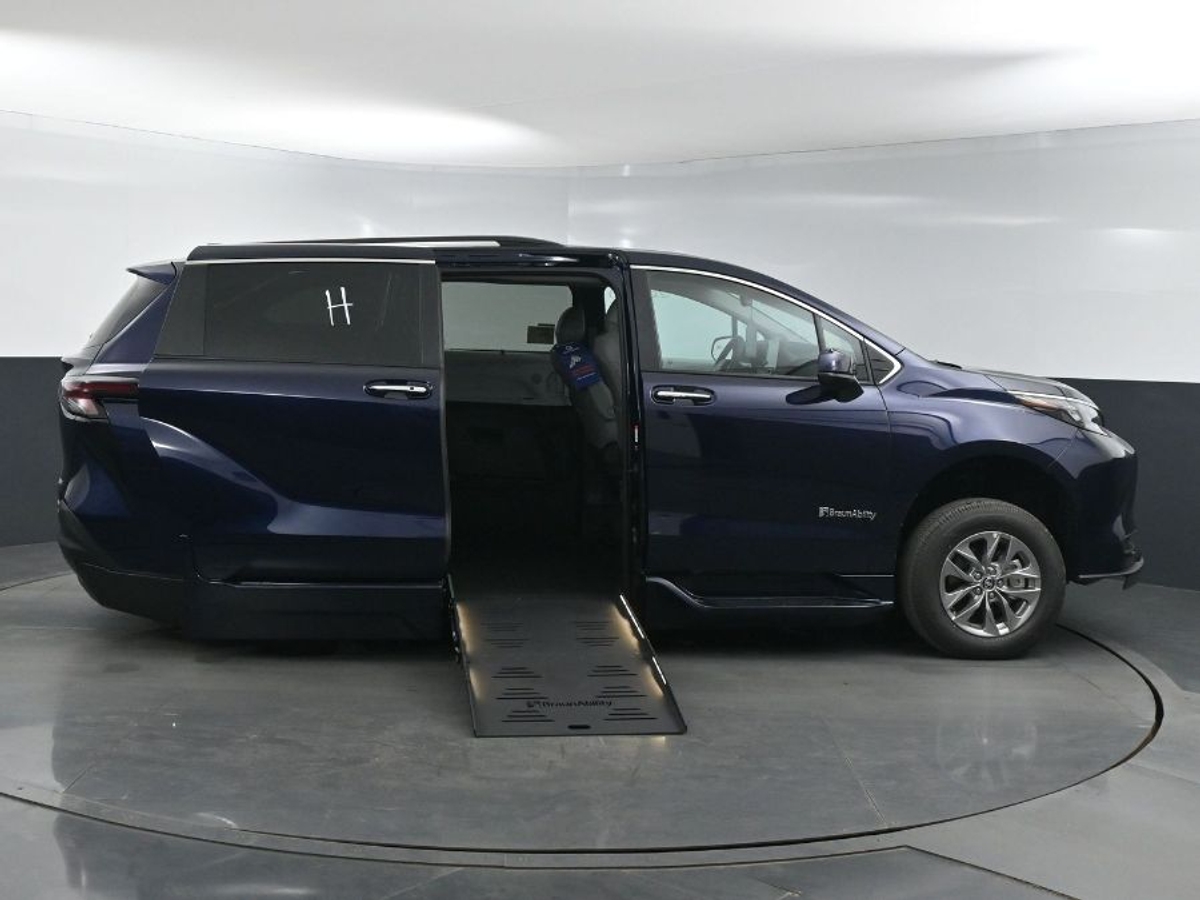 2025 TOYOTA SIENNA - Image 8