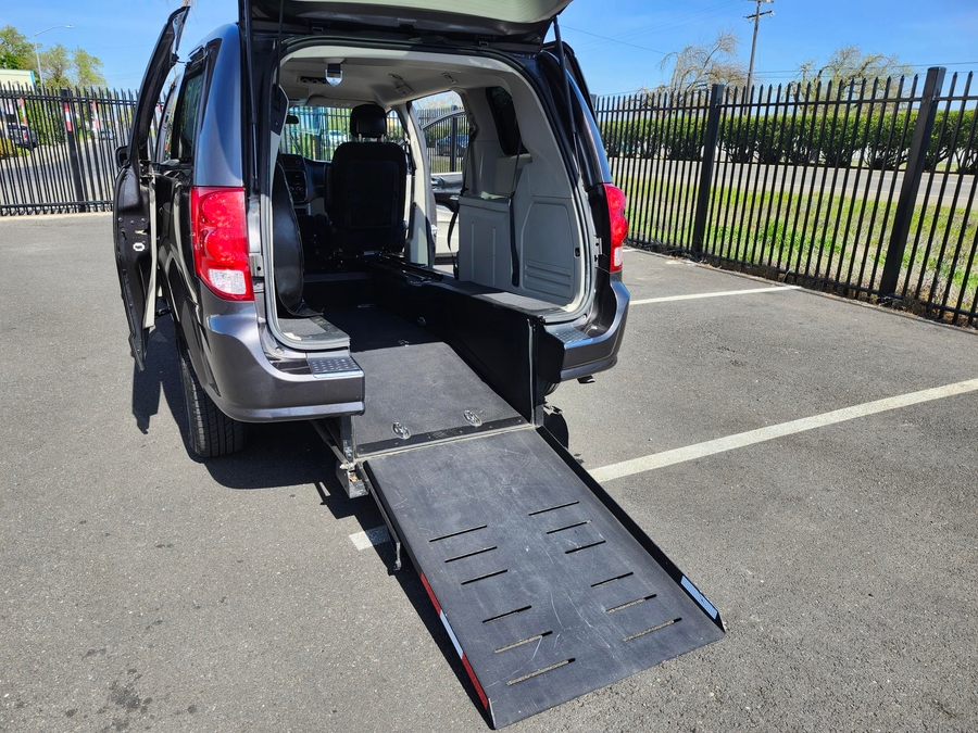 Used 2015 Dodge Grand Caravan SXT FRONT PASS TRANSFER SEAT - BraunAbility Rear Entry Entry Fold Out Automatic Ramp