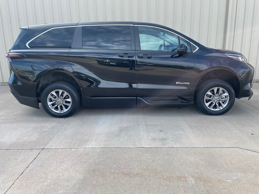 Used 2024 Toyota Sienna Hybrid LE Base - BraunAbility Side Entry Fold Out Automatic Ramp