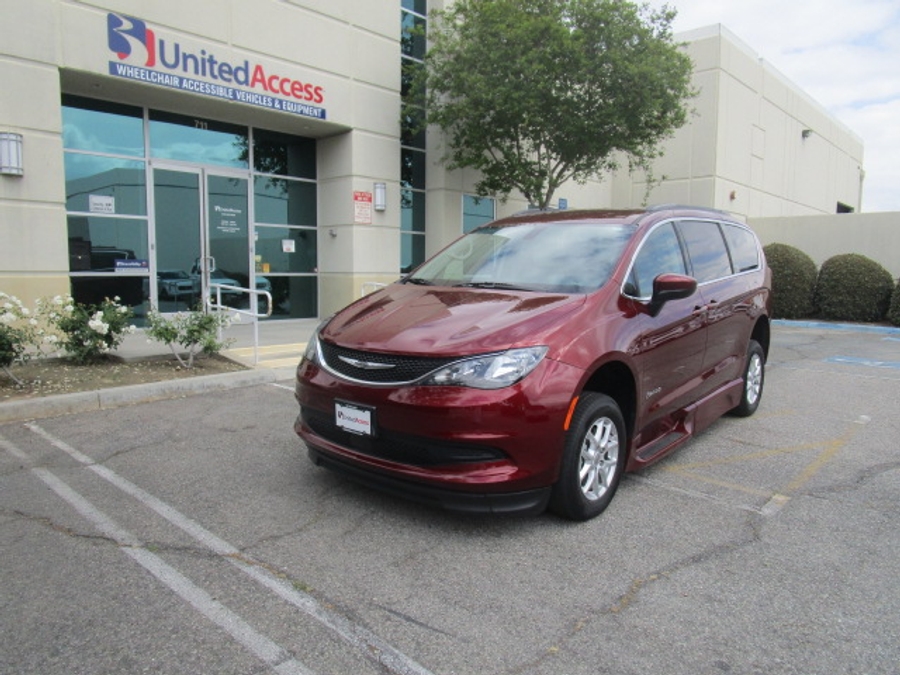 Used 2021 Chrysler Voyager LXi - BraunAbility Side Entry Entry Fold Out Automatic Ramp