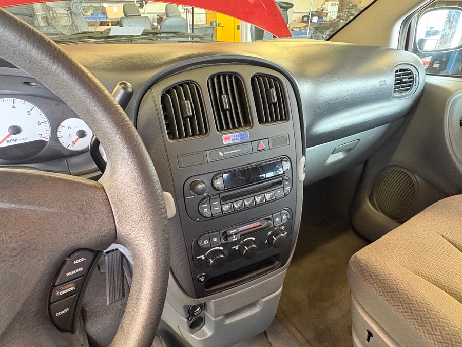  Dodge Grand Caravan image number 8