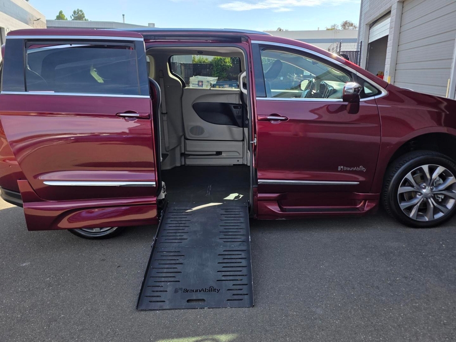 Used 2018 Chrysler Pacifica Limited - BraunAbility Side Entry Fold Out Automatic Ramp