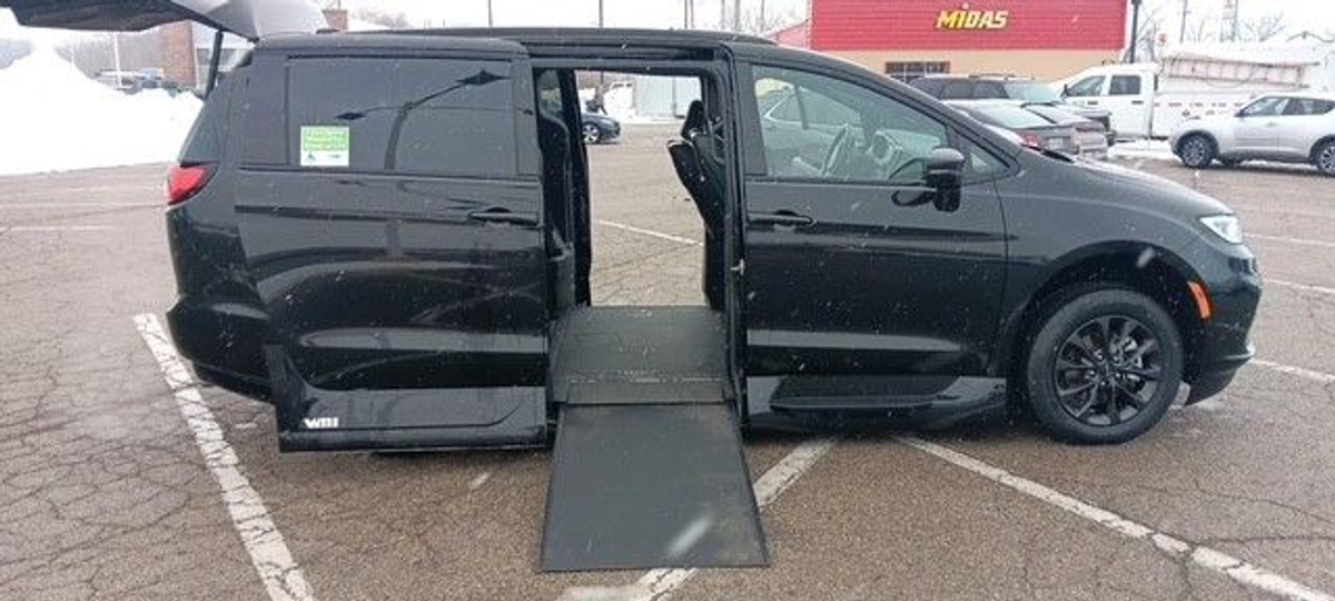 2021 CHRYSLER PACIFICA - Image 17