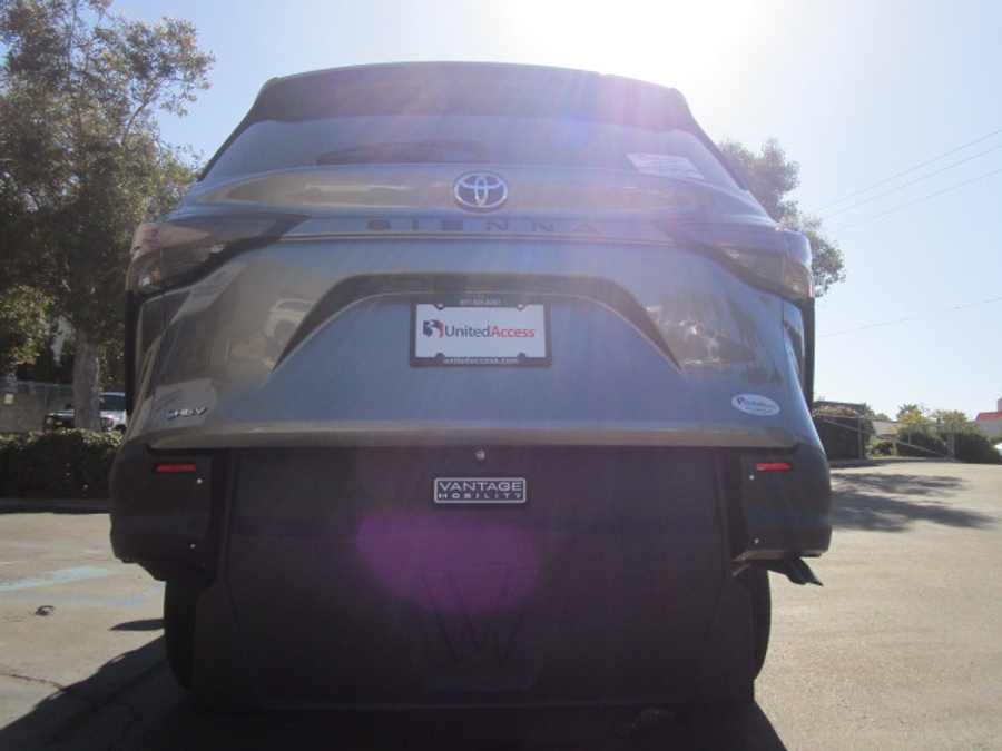 New 2026 Toyota Sienna Hybrid LE - Vantage Mobility Commercial Rear Entry Entry Fold Out Manual Ramp