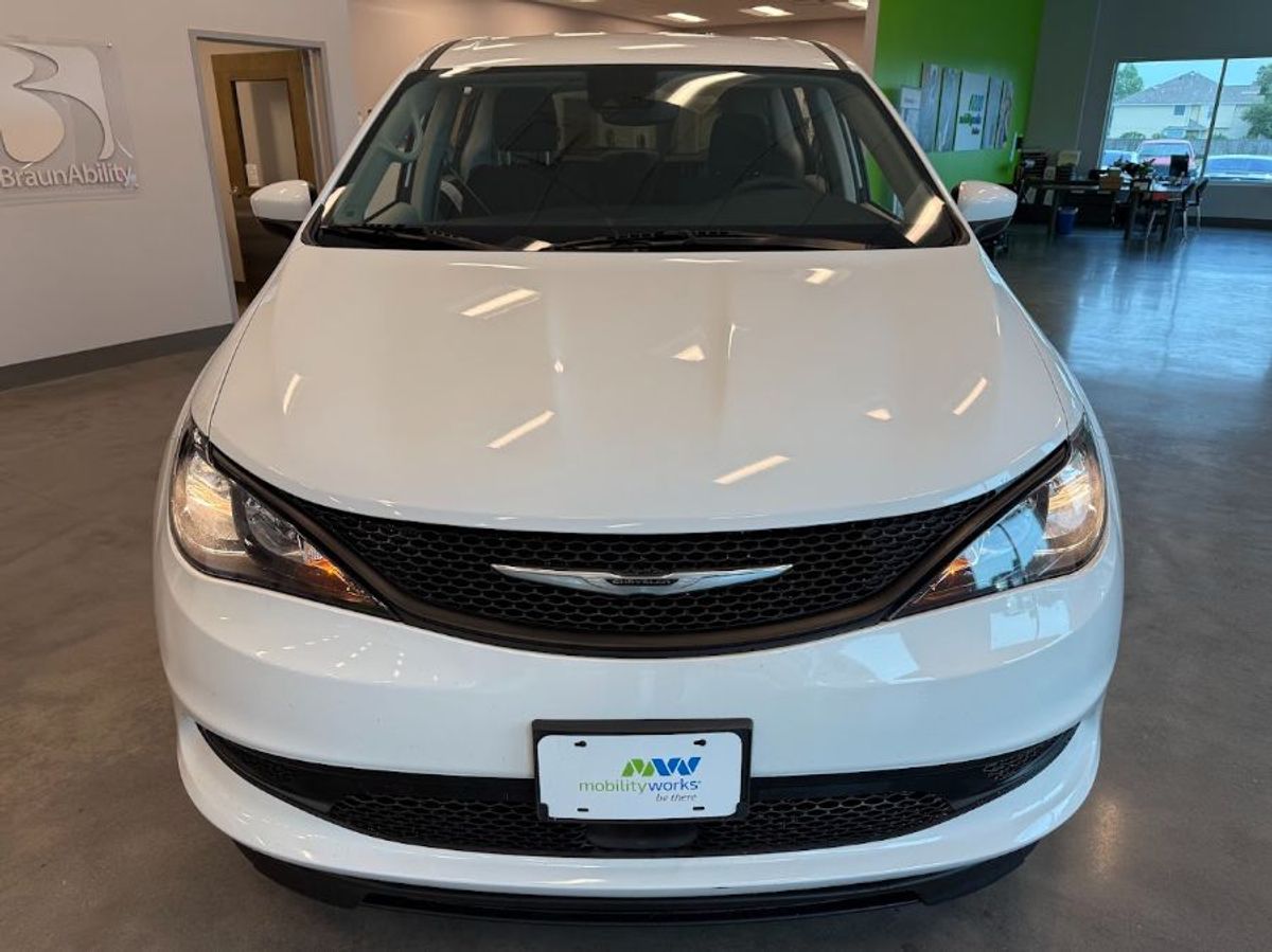 2023 CHRYSLER VOYAGER - Image 8