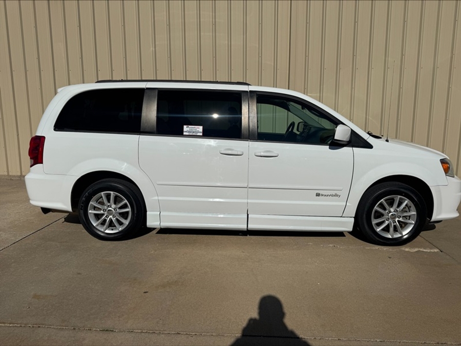 Used 2016 Dodge Grand Caravan SXT - BraunAbility Side Entry Entry Fold Out Manual Ramp