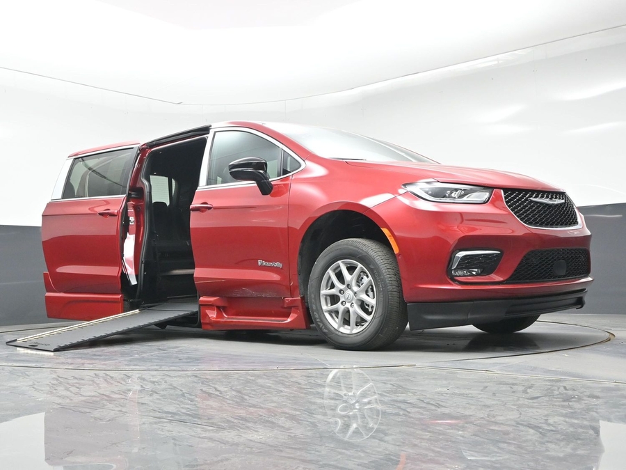 Red Chrysler Pacifica image number 17