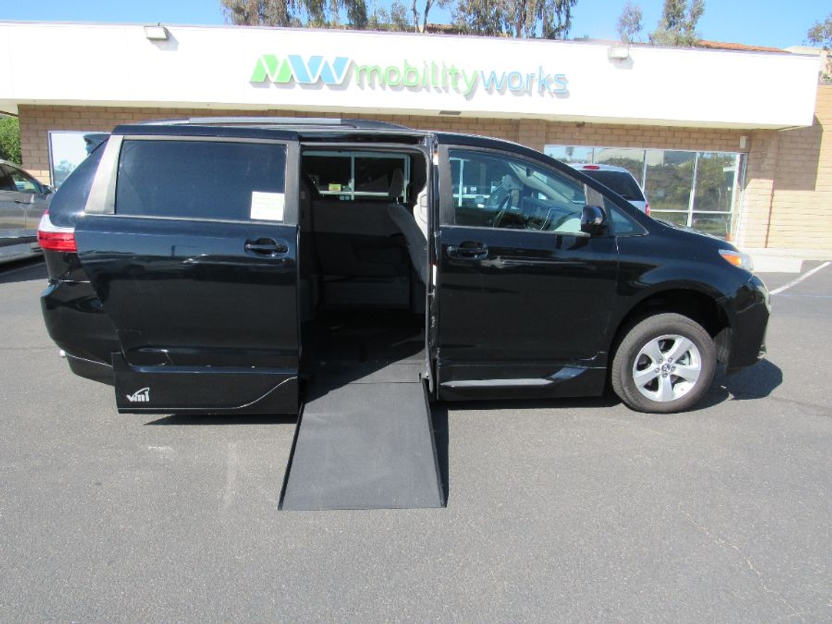 2019 TOYOTA SIENNA - Image 8