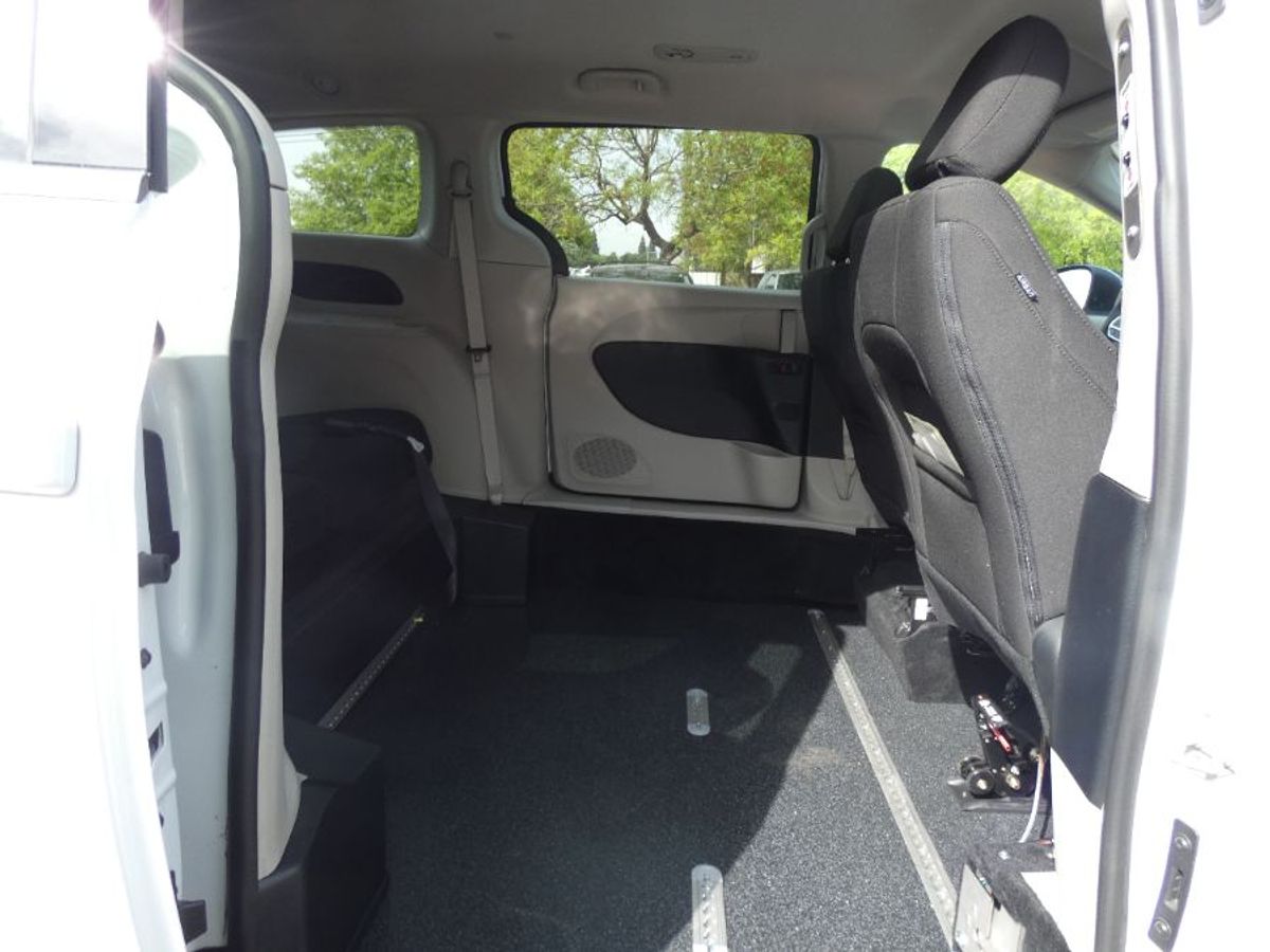 2024 CHRYSLER VOYAGER - Image 20