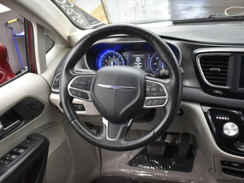 Número de imagen rojo Chrysler Pacifica 9
