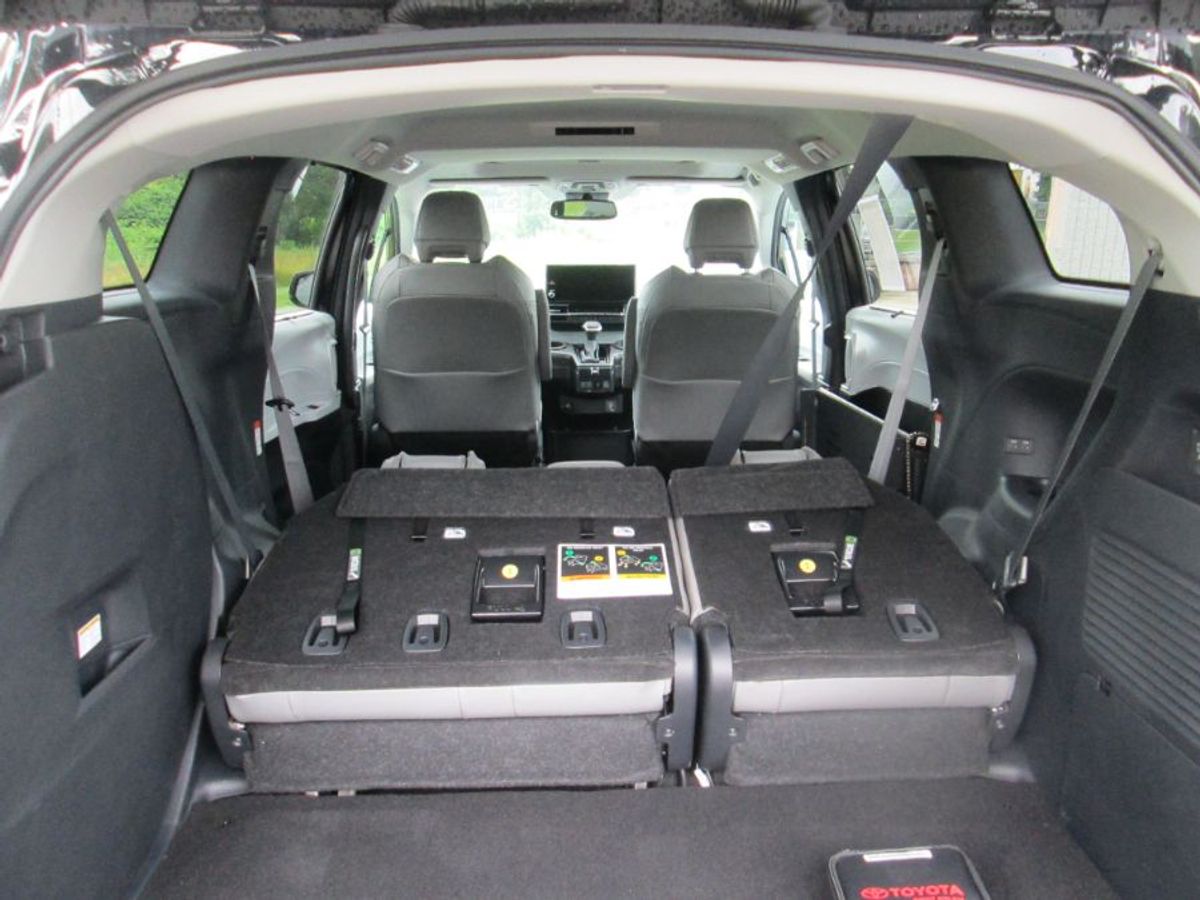Black Toyota Sienna image number 20