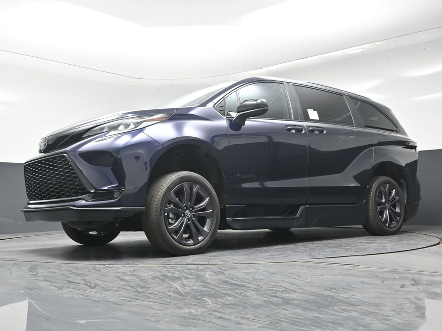 New 2026 Toyota Sienna Hybrid XSE Sport - BraunAbility Side Entry Fold Out Automatic Ramp