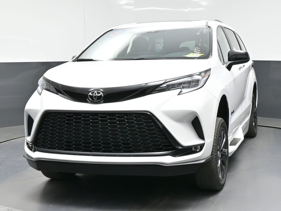 New 2026 Toyota Sienna Hybrid XSE Sport - BraunAbility Side Entry Entry Fold Out Automatic Ramp