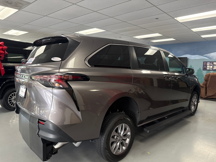 Used 2023 Toyota Sienna Hybrid LE - Vantage Mobility Rear Entry Entry Fold Out Manual Ramp