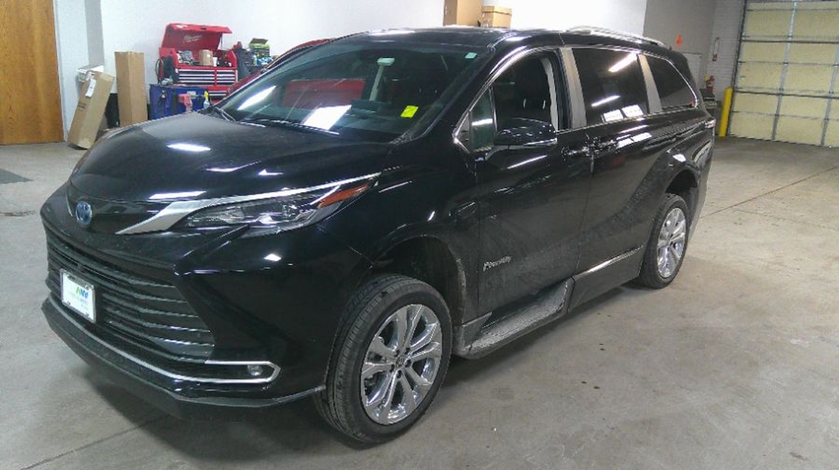 2024 TOYOTA SIENNA - Image 3