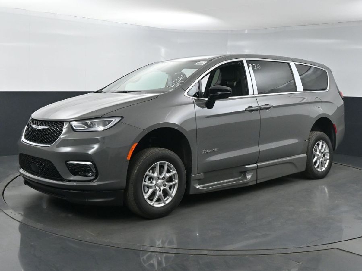 Grey Chrysler Pacifica image number 1