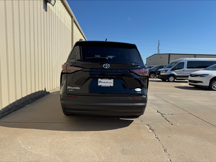 Used 2025 Toyota Sienna Hybrid XLE - BraunAbility Side Entry Entry Fold Out Automatic Ramp