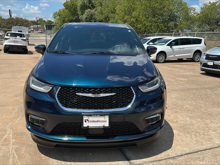 Used 2023 Chrysler Pacifica Touring - BraunAbility Side Entry In Floor Automatic Ramp