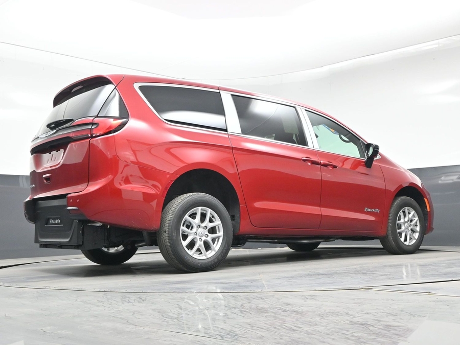 Red Chrysler Pacifica image number 23