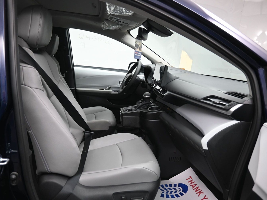 New 2026 Toyota Sienna Hybrid XLE Add - BraunAbility Side Entry Entry In Floor Automatic Ramp