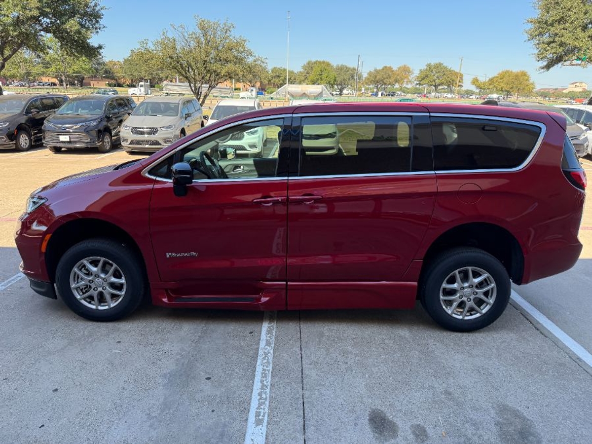 2025 CHRYSLER PACIFICA - Image 4