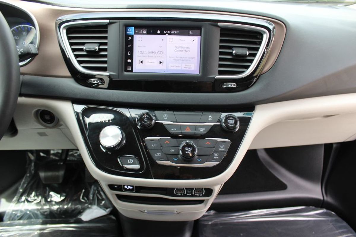 2023 CHRYSLER VOYAGER - Image 16