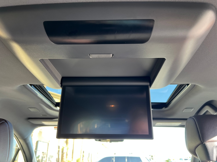 Used 2023 Toyota Sienna Hybrid Platinum Edition - BraunAbility Side Entry Entry In Floor Automatic Ramp