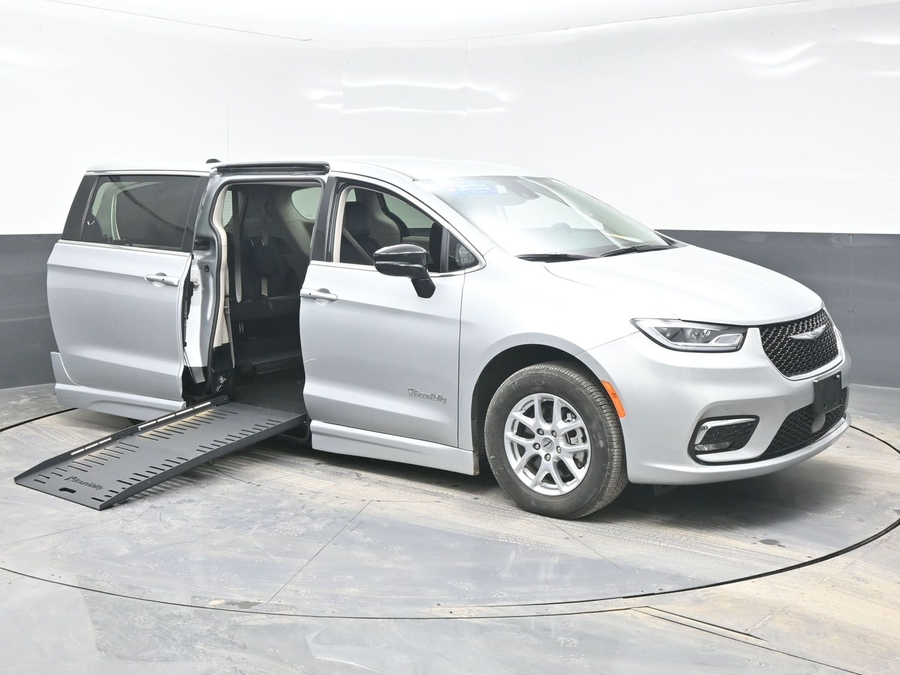 Used 2024 Chrysler Pacifica Touring L - BraunAbility Side Entry Entry Fold Out Automatic Ramp