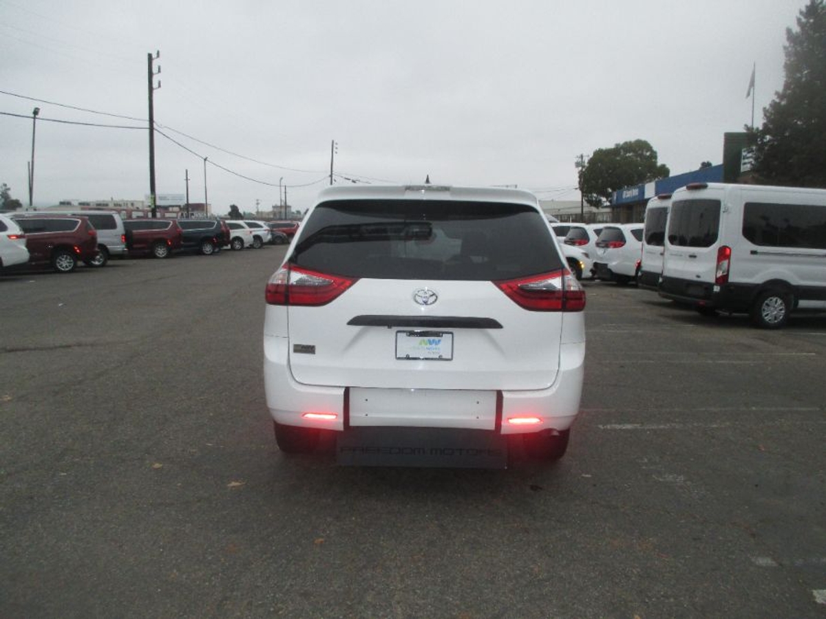 2020 TOYOTA SIENNA - Image 2