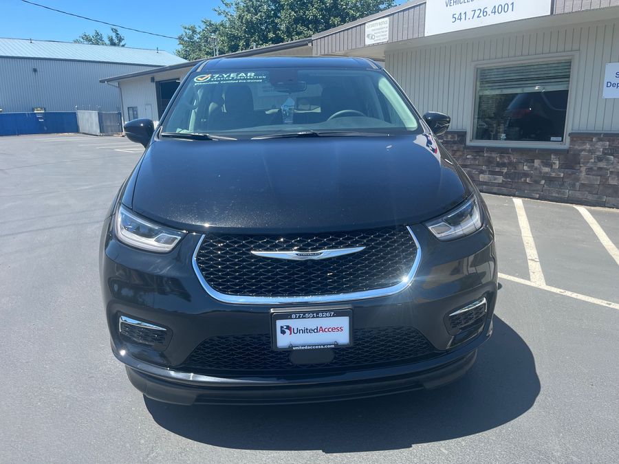 Used 2024 Chrysler Pacifica Touring L - BraunAbility Side Entry Entry Fold Out Automatic Ramp