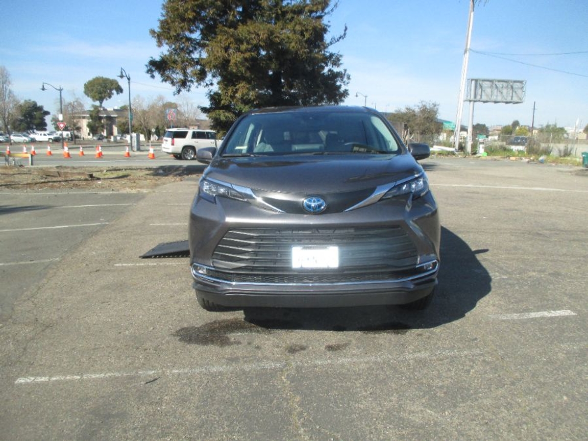 2024 TOYOTA SIENNA - Image 2