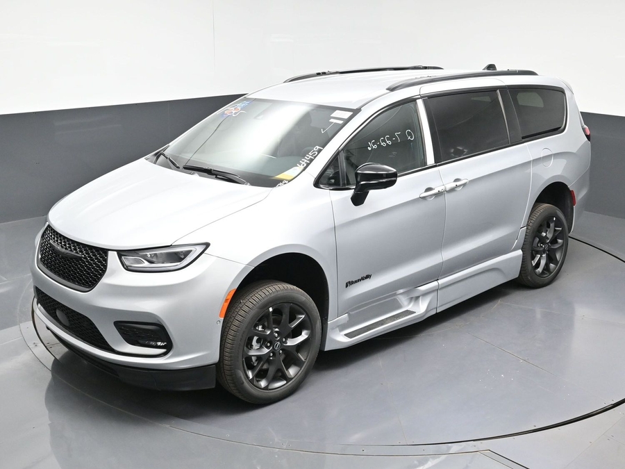 2026 Chrysler Pacifica Select - Photo 18