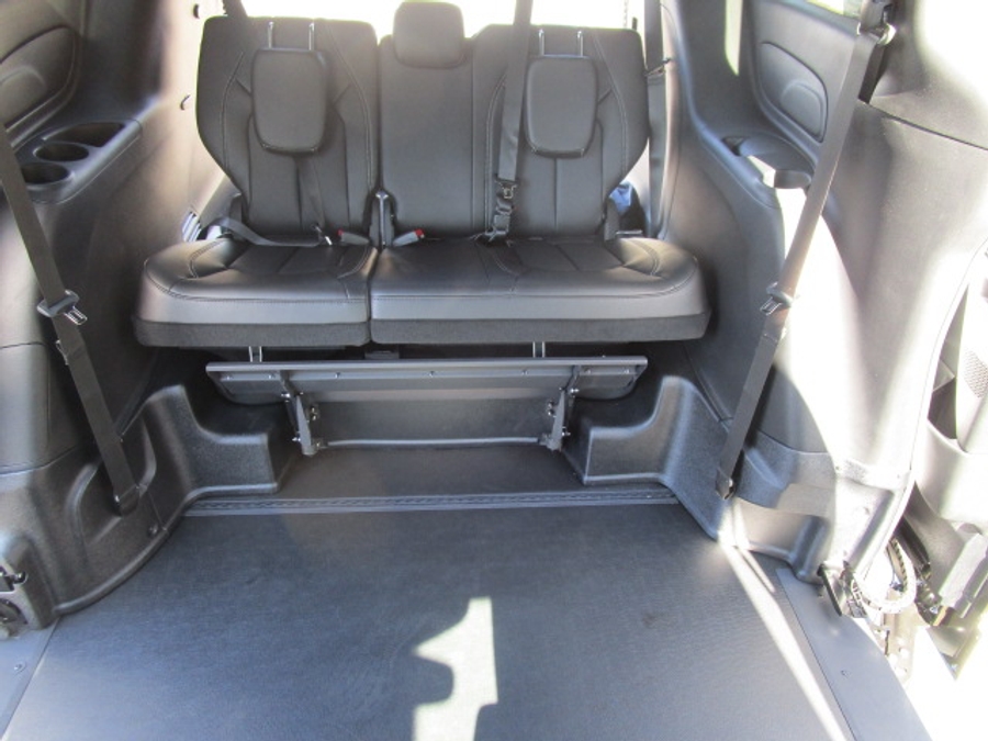 New 2025 Chrysler Pacifica Select Safety - BraunAbility Side Entry Entry Fold Out Automatic Ramp