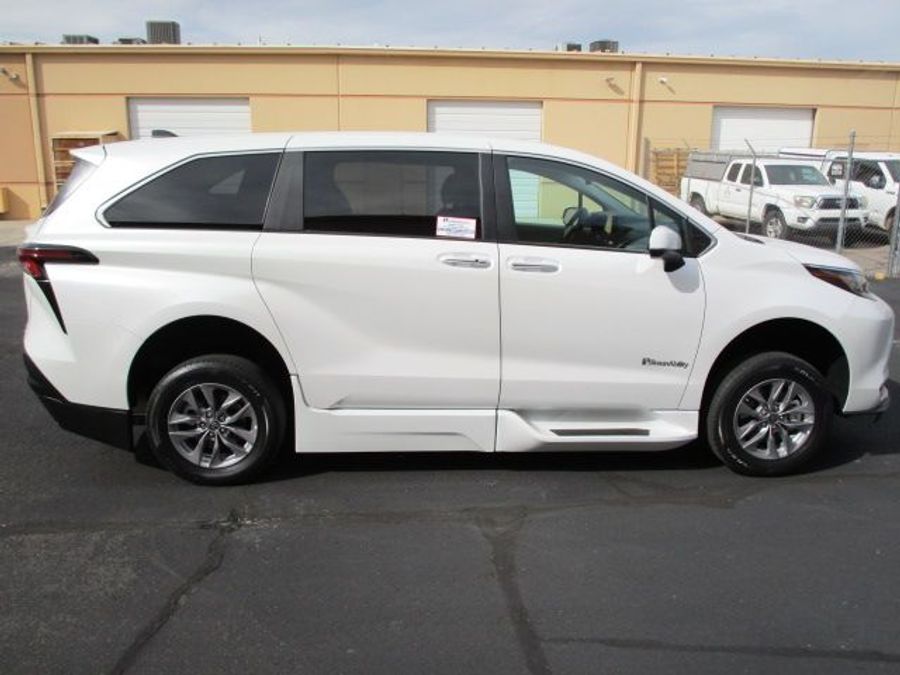 Used 2023 Toyota Sienna Hybrid XLE Base - BraunAbility Side Entry Entry In Floor Automatic Ramp