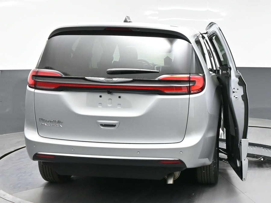 New 2026 Chrysler Pacifica Select Safety - BraunAbility Side Entry Entry Fold Out Automatic Ramp